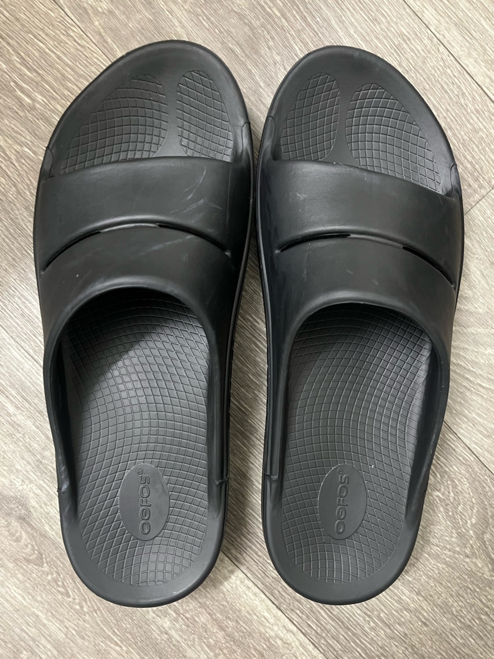 OOFOS Black Men's Recovery Slide